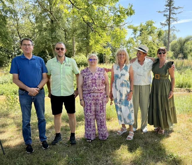 groupe de personnes dans un parc