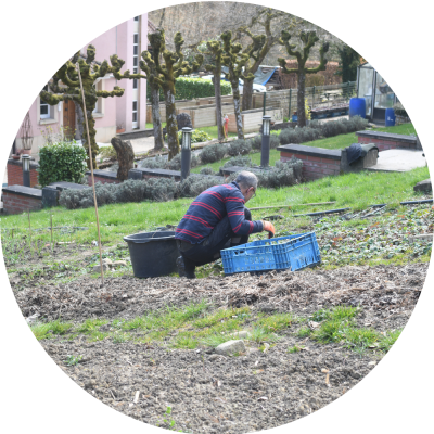 Personne occupée dans le cadre de l'activité jardinage et bois